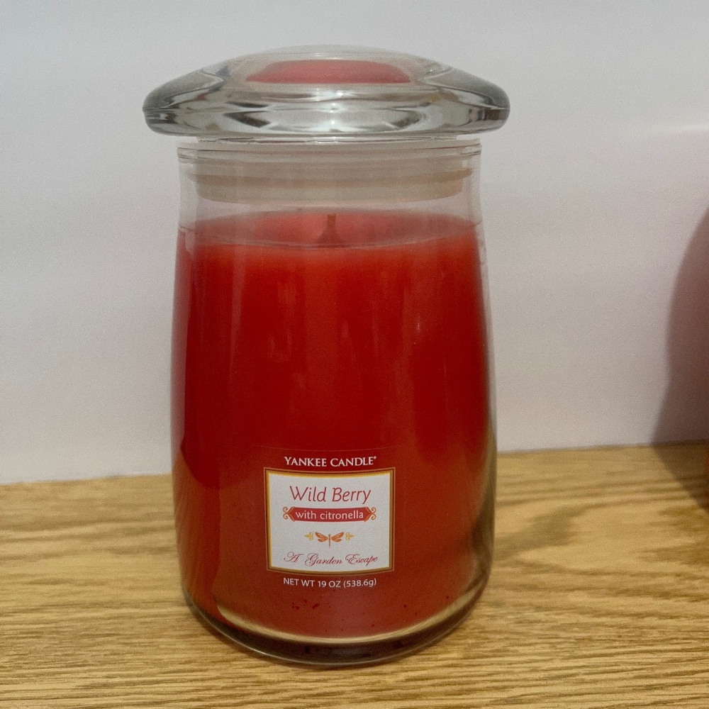 YANKEE CANDLE - WILD BERRY WITH CITRONELLA - 19 OZ CANDLE - RETIRED HTF